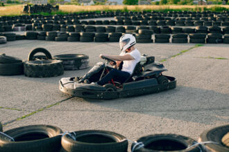 Quel casque de karting choisir selon son niveau de pratique ?